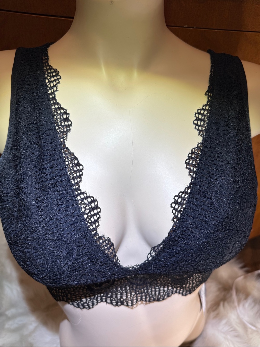 NWT black bralette lace - Fits small BRA Plunging V-no underwires SX/S S/M m/L